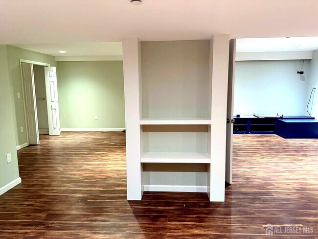 Building Photo - 185 Sunshine Dr
