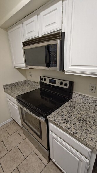 Kitchen - 11470 Audelia Rd