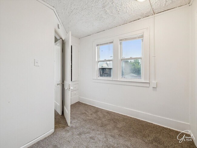 Building Photo - 14702 Winthrop St