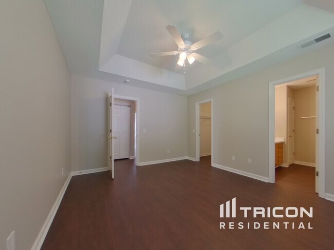 Building Photo - 425 Northshore Ct