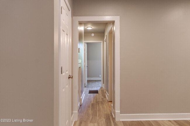 Building Photo - 1886 S Bardstown Rd