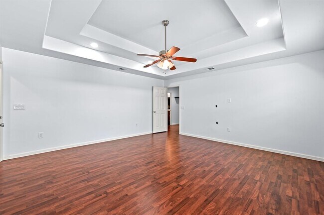 Building Photo - 330 Howard Ln