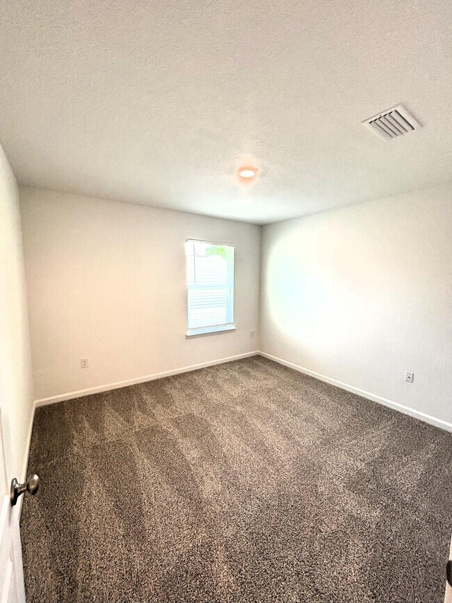 Building Photo - 133 Staggerbush St