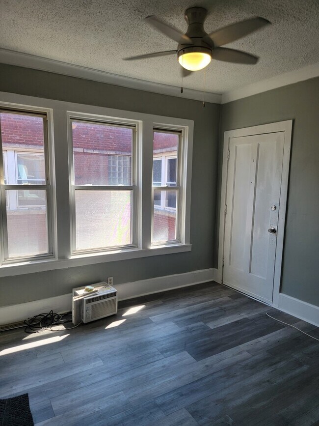 Building Photo - 9734 S Prairie Ave