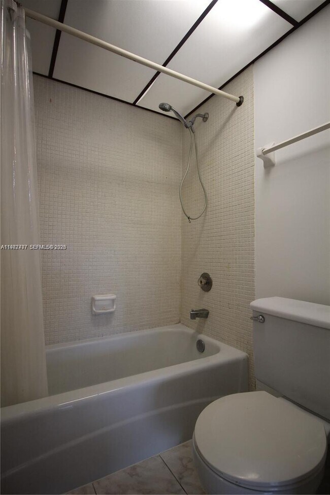 Building Photo - 3680 Inverrary Dr