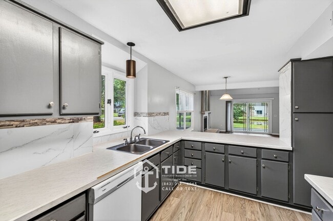 Building Photo - Spacious Home in the Heart of Summerville