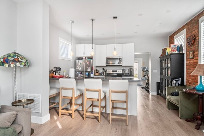 Building Photo - EAST FRANKLINTON ARTIST DISTRICT!  SUNNY N...