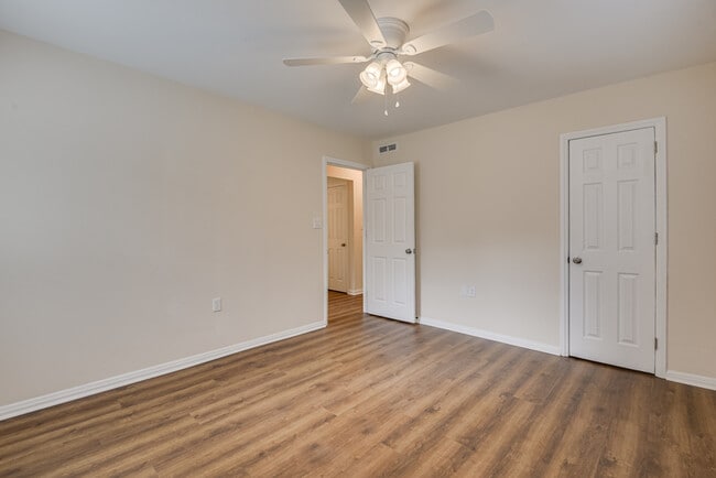 Building Photo - 103 Smallridge St