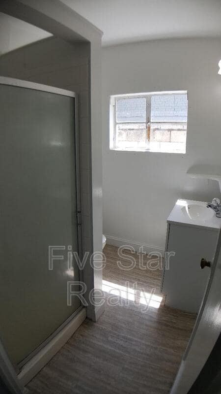 Building Photo - 1220 Blue St