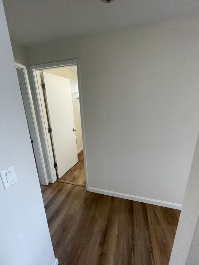 Building Photo - What the luxury of your OWN bathroom?