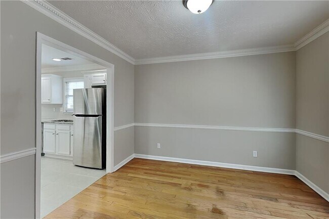 Building Photo - 4620 Hampton Square Dr