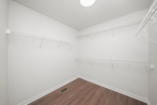 Building Photo - 3251 Thunderbird Ct E