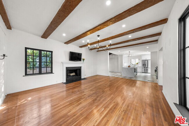 Building Photo - 2615 Canyon Dr