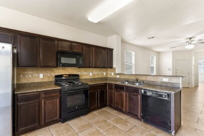 Building Photo - Charming 3-Bedroom Home with 2 Full Baths close to Park