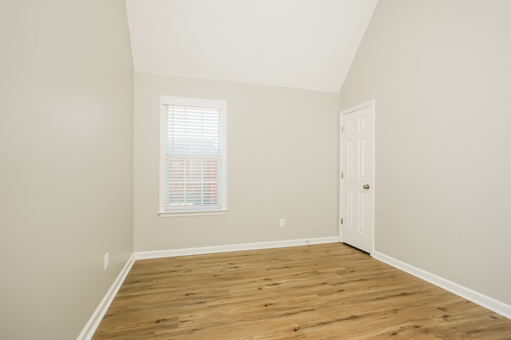 Building Photo - 8911 Oak Grove Blvd