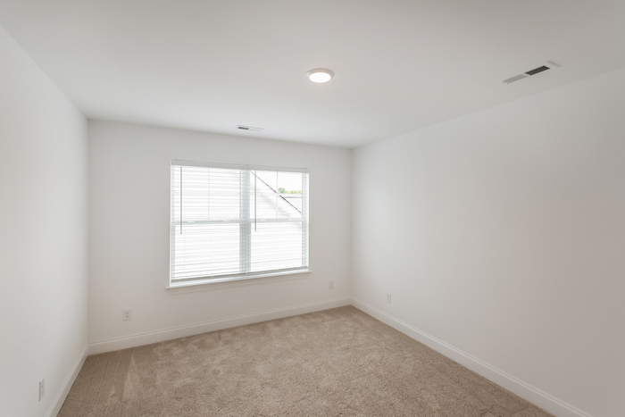 Building Photo - 1016 Highgrove Hts NW