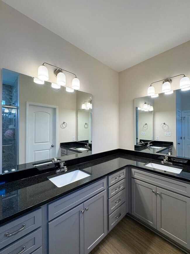 Building Photo - Stunning 3 Bed 2 Bath Home in Fayetteville