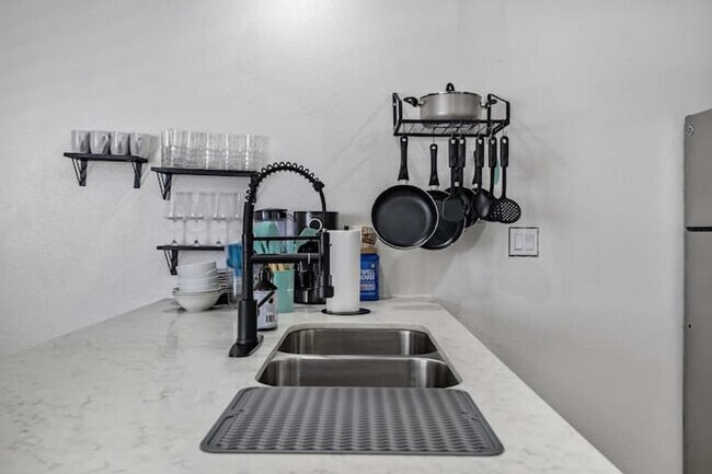 Building Photo - 2216 Hazard St