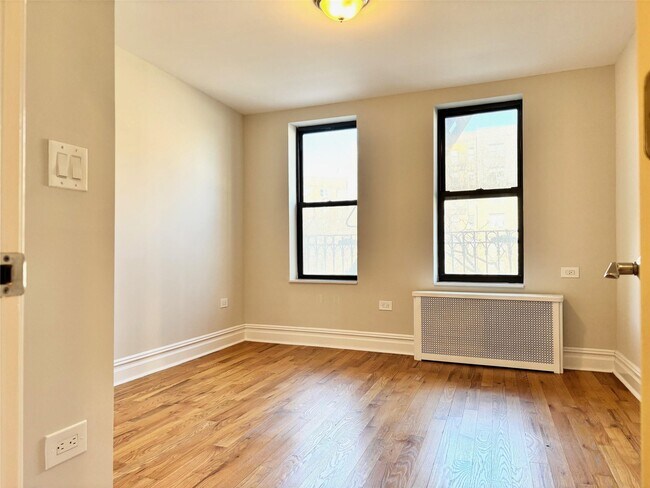 Building Photo - 109-20 Queens Blvd