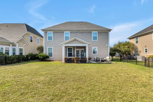 Building Photo - Gigantic Gorgeous Home in Pooler!