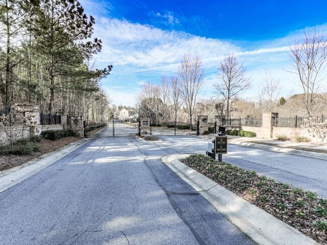 Building Photo - Luxury Alpharetta/Milton Townhouse!!