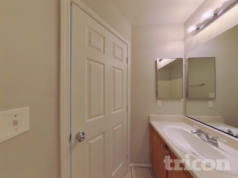 Building Photo - 2114 Seattle Shore St