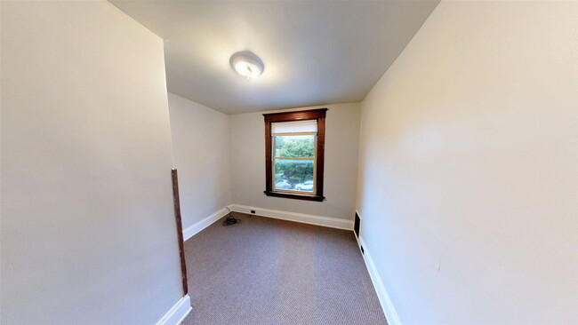 Building Photo - 2424 W Clifton Ave