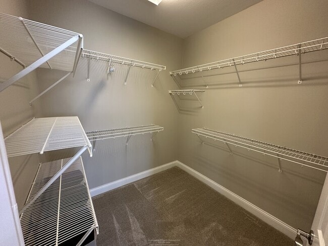 Building Photo - 5511 Ginkgo Rd