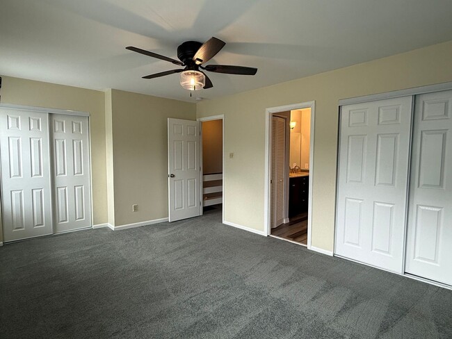 Building Photo - Townhome in Aston, PA