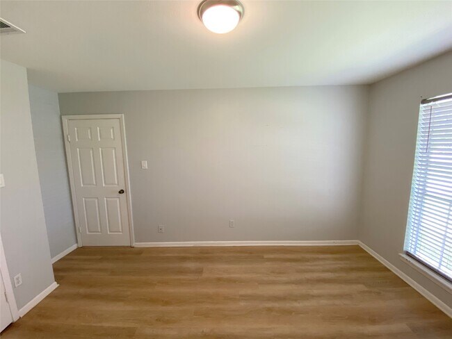 Building Photo - 8214 Riptide Dr