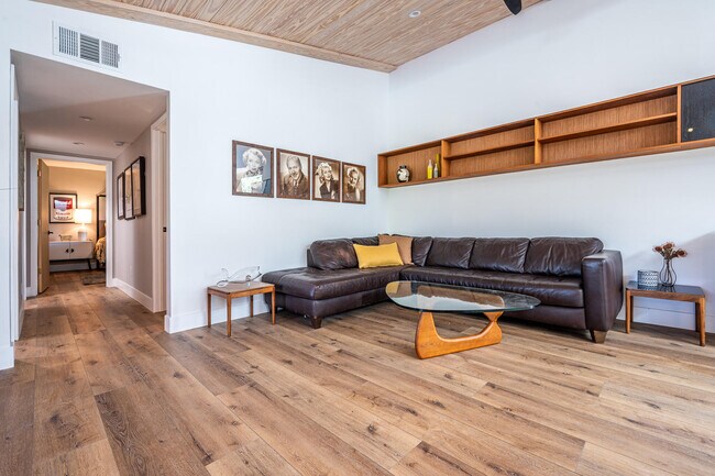 Building Photo - 2748 E Via Escuela