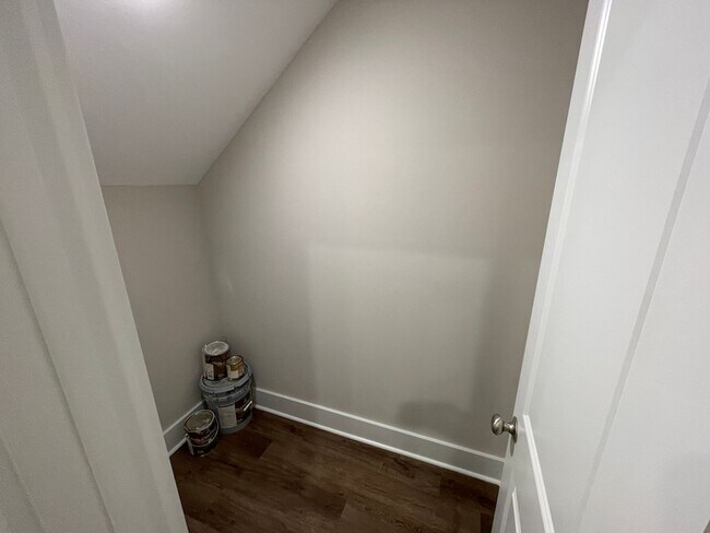 Building Photo - Savannah Square - 3BR/3BA For Rent