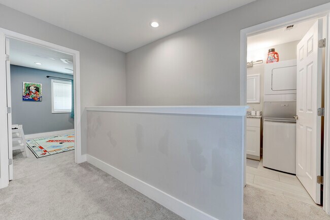 Building Photo - 935 La Posada Dr