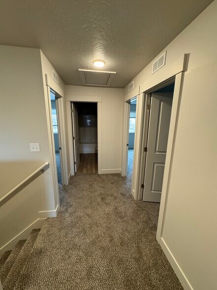 Building Photo - 4029 S Woodland Ave