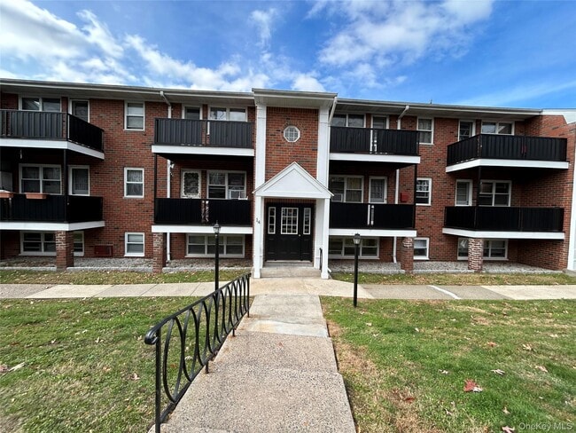 Building Photo - 14 Francis Ave