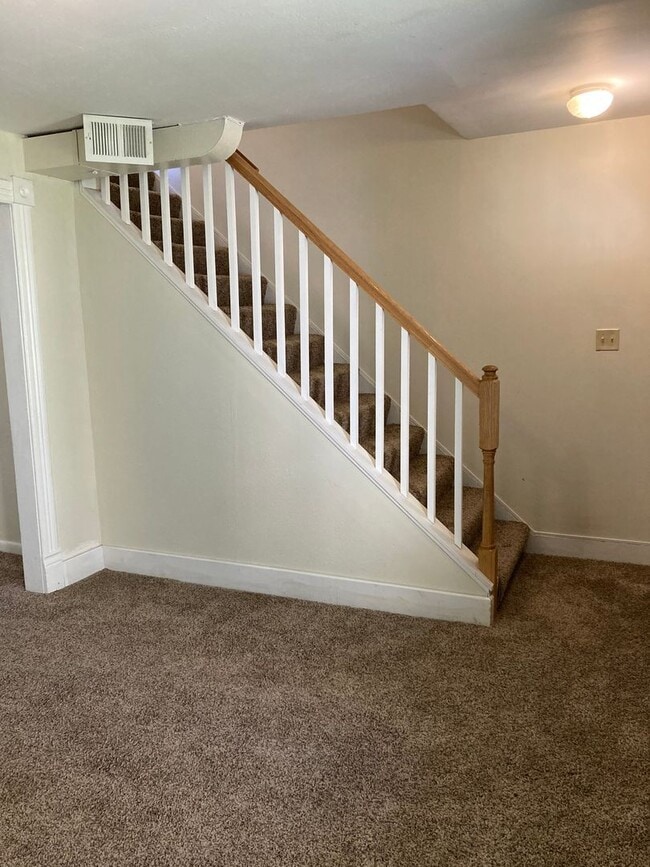 Building Photo - Three Bedroom Single-Family Home Close To Downtown