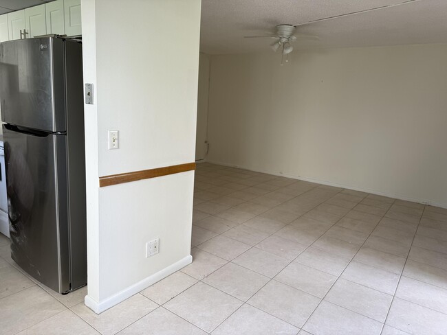 Building Photo - 347 Mansfield I