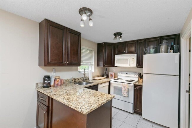 Building Photo - 114 Fieldstone Dr