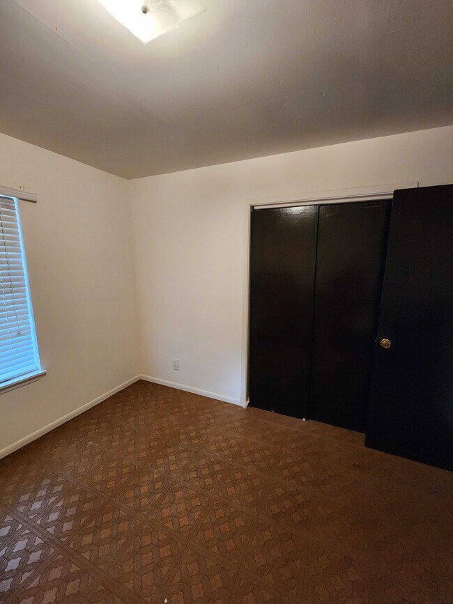 Building Photo - 10075 E Loop 1604 S