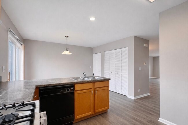 Building Photo - 14527 Patriot Square Dr E