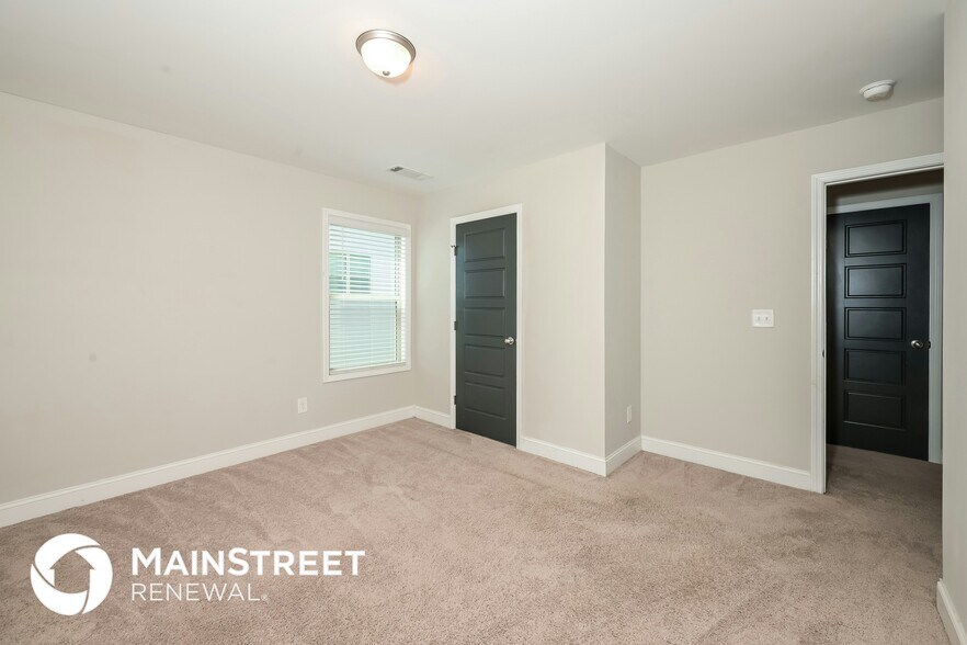 Building Photo - 707 Overlook Gln Dr