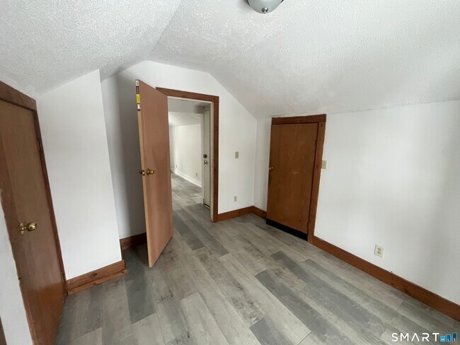 Building Photo - 211 Park St