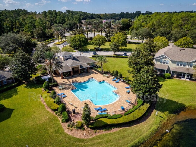 Building Photo - 6986 Roundleaf Dr