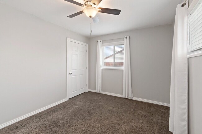 Building Photo - This charming, 4 bedroom 2 bath updated bungalow in the heart of Ogden for $2150 a month