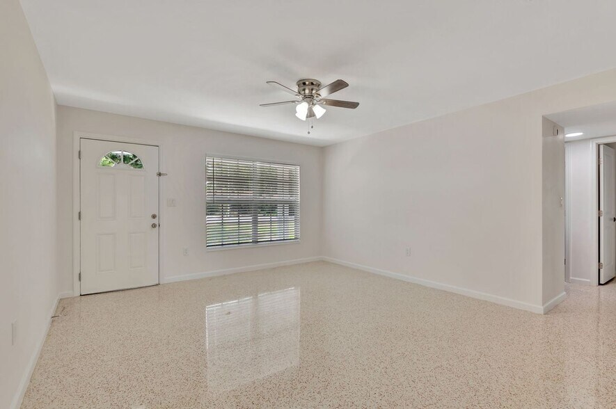 Building Photo - 4714 W Vasconia St