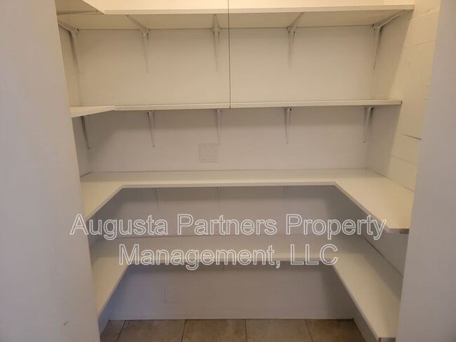 Building Photo - 117 Glenora Ct