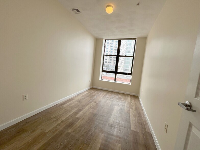 Building Photo - 83 Essex St