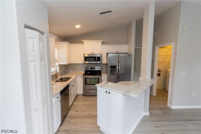 Building Photo - 417 SE 21st Terrace