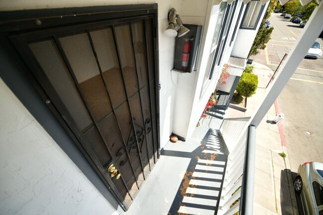 Building Photo - 2721 California St