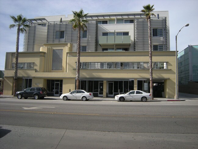 Building Photo - VRS Arrezo Apartments LLC